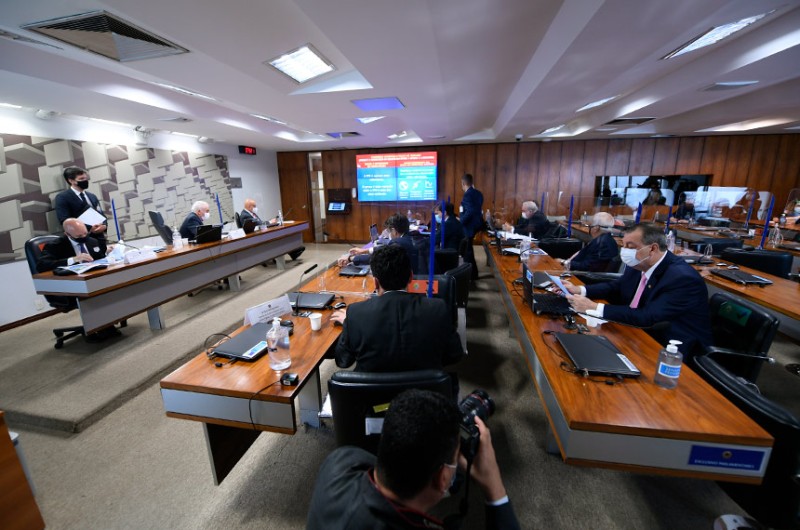 Preço dos combustíveis: senadores questionam presidente da Petrobras e criticam aumentos