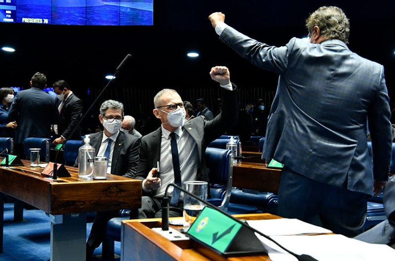 Senadores elogiam projeto de piso para profissionais de enfermagem