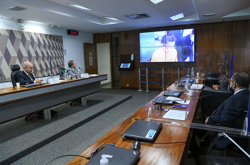 Para senadores, depoimento mostra que Aeronáutica boliviana tem culpa em tragédia