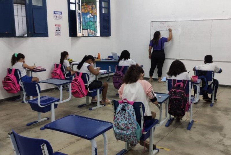 Subcomissão da educação na pandemia ouve representantes de estados e municípios