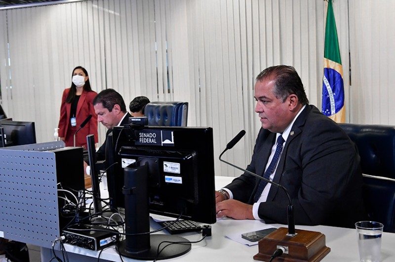 Congresso derruba veto sobre prazo de outorga para geração de energia