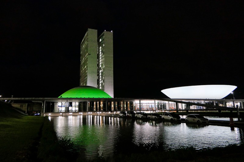 Iluminação verde do Senado celebra o Dia Nacional da Homeopatia