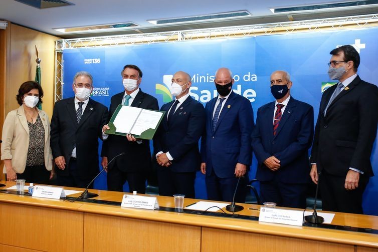 Governo formaliza contrato com Fiocruz para vacina AstraZeneca