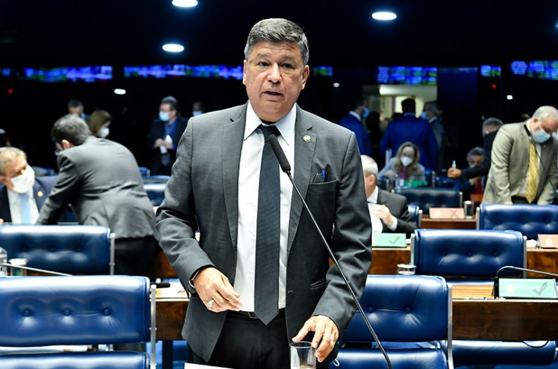 Carlos Viana destaca posicionamento do Brasil sobre a Palestina