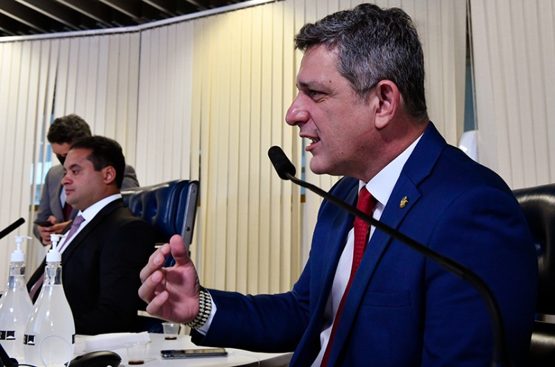 Projeto na CAS pode impedir bancos de reter salário de devedores