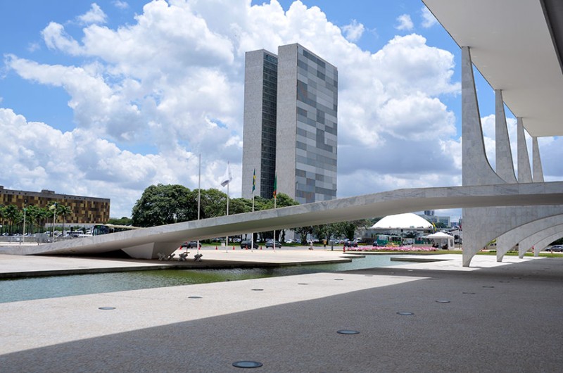 Governo retira R$ 138 milhões de emendas de relator destinadas a agricultura e saúde