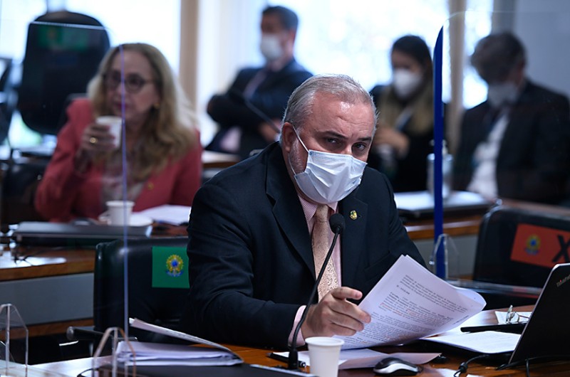 Programa para conter aumentos de preço de combustíveis é aprovado na CAE e vai a Plenário