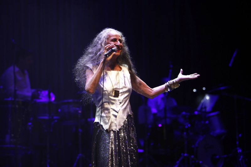 Maria Bethânia se apresenta na premiação do 19º Festival de Música Educadora FM