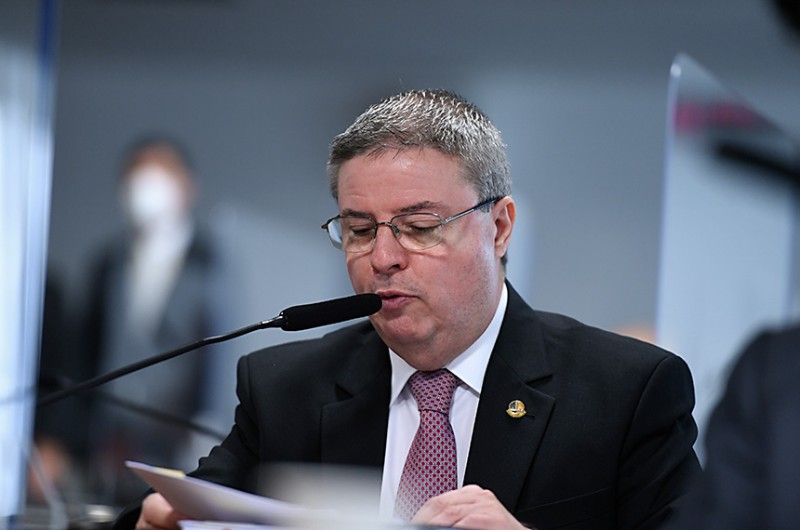 Projeto que dispensa advogado de pagar adiantamento de custas processuais passa na CCJ