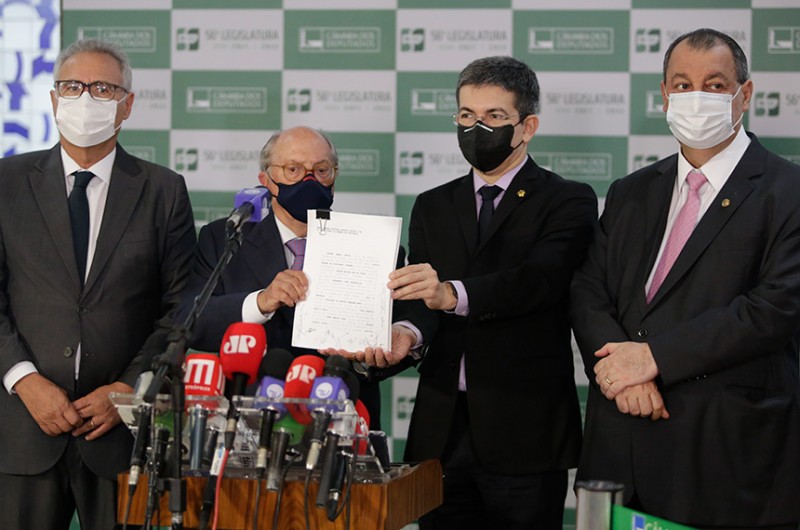 Novo pedido de impeachment de Bolsonaro é baseado em investigações de CPI