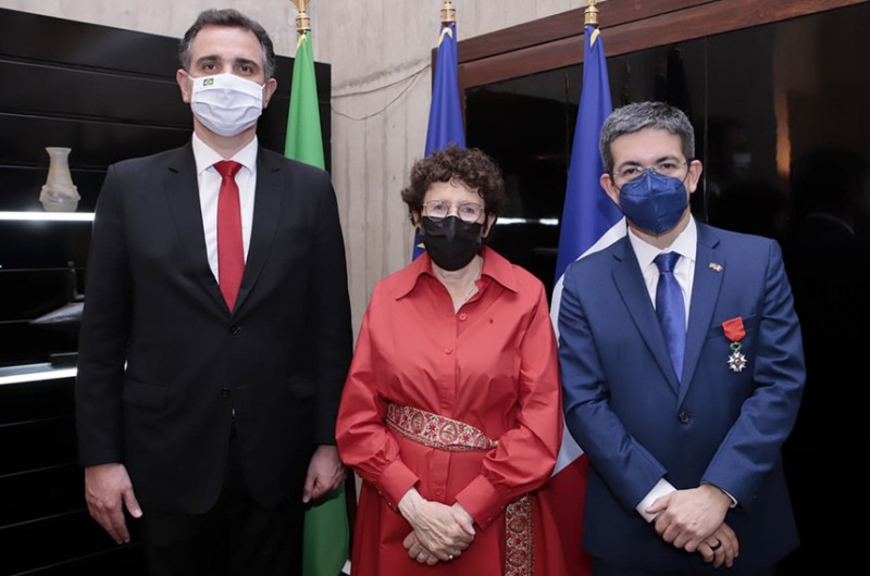 Rodrigo Pacheco destaca honraria concedida a Randolfe Rodrigues pelo governo da França